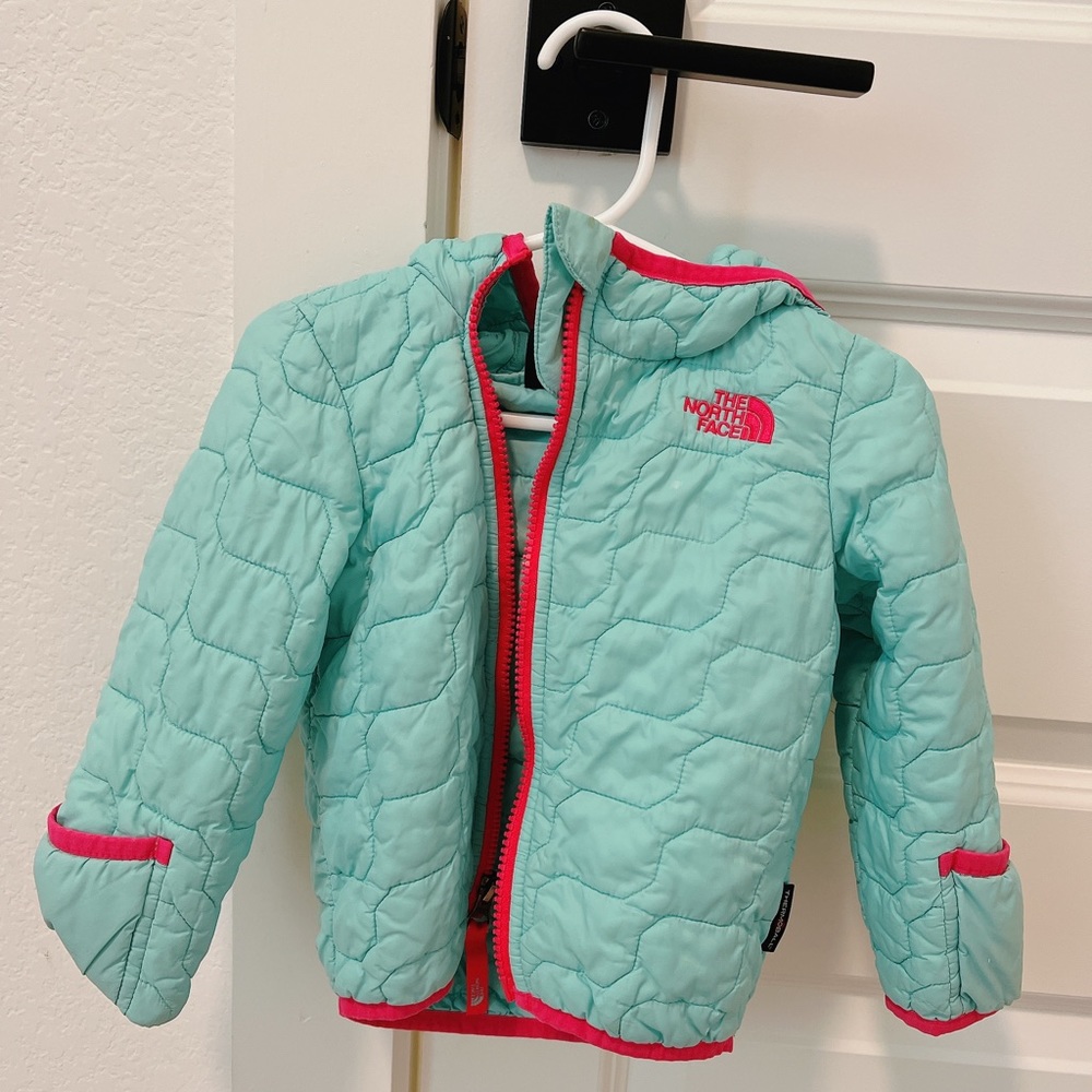 Kid lightweight northface jacket! Steal Color! Looks like new